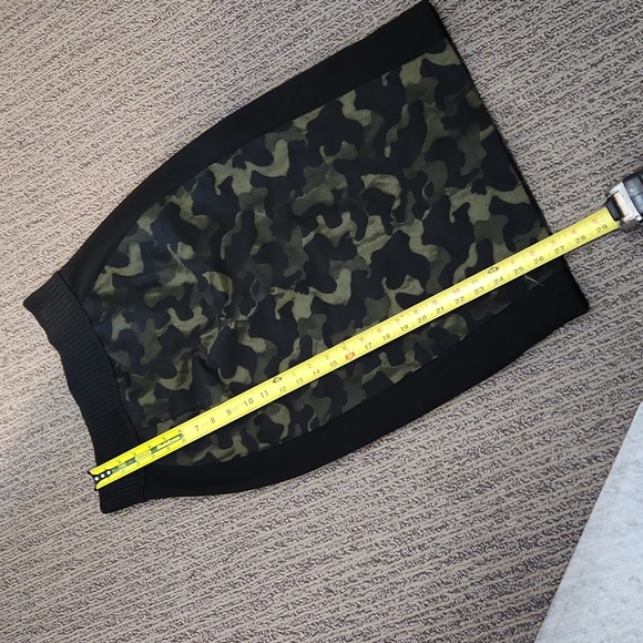 Maeve Camo Pencil Skirt Size 8 - Picture 10 of 16